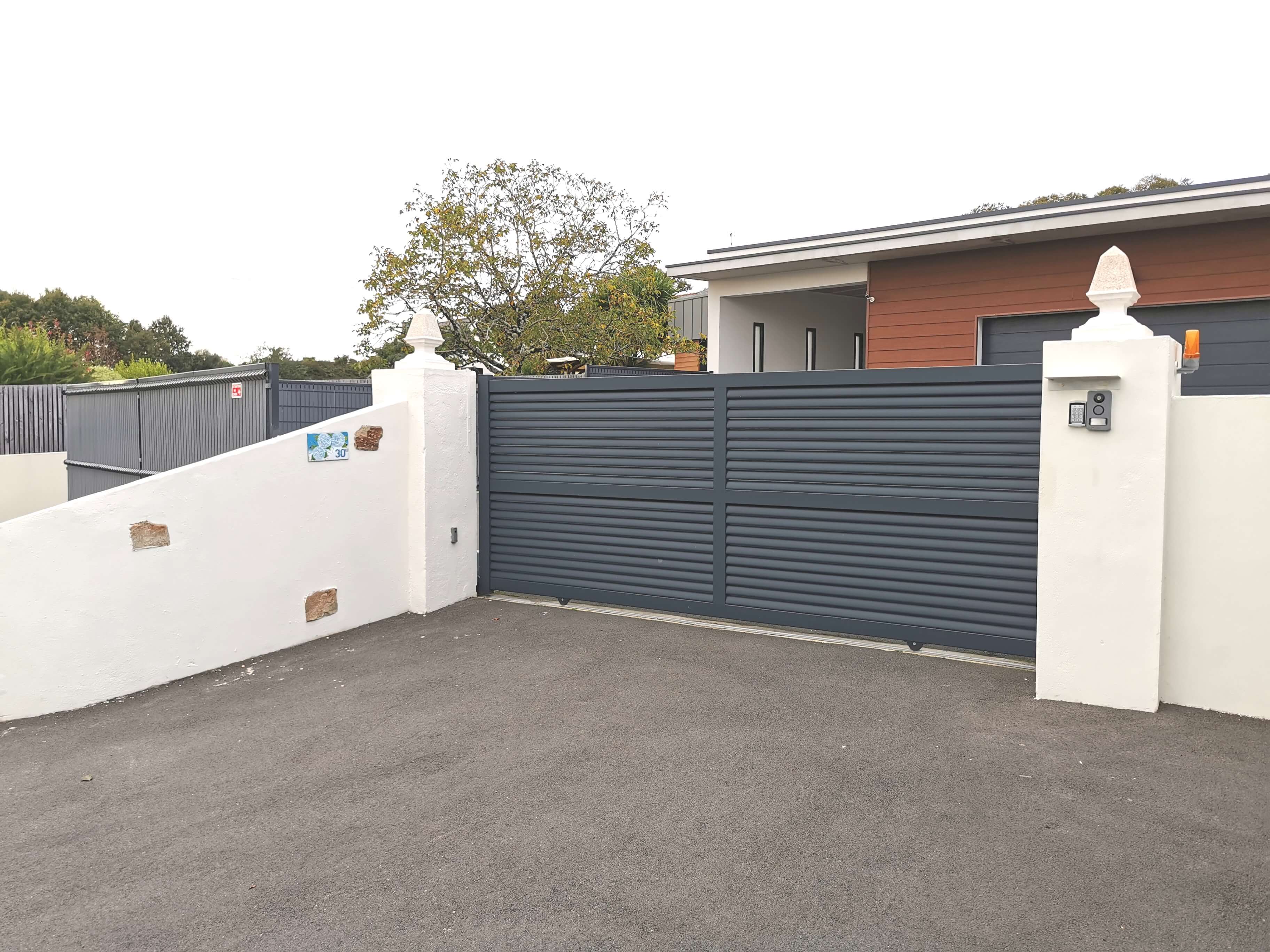 Portail aluminium coulissant DENIA